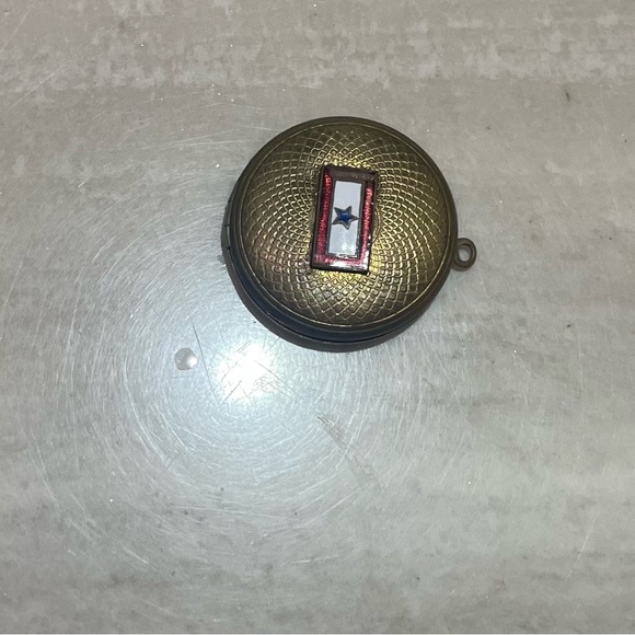Service Flag Locket  WW1 WW2 - Picture 1 of 3